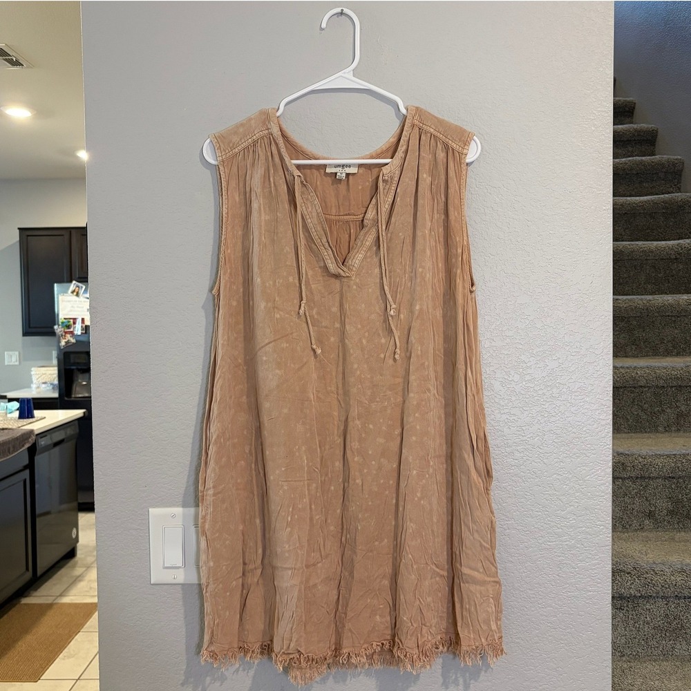 Umgee Acid Wash Sleeveless Frayed Hem Tassel V-Neck Tunic Top MEDIUM - Picture 2 of 6